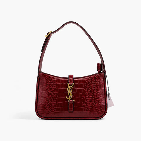 Saint Laurent : Bordeaux élégant avec détails dorés.