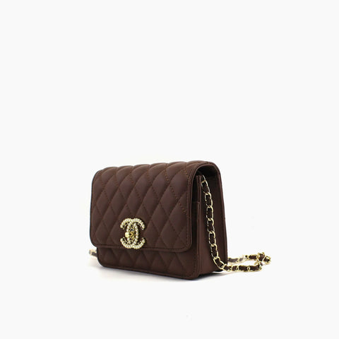 Chanel Wallet on Chain (WOC) Marron Chocolat (cuir) avec fermoir CC en strass
