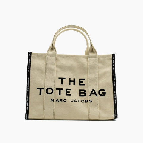 The Tote Bag: Beige avec des détails noirs.