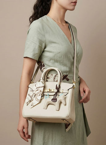 Birkin d'Hermès Cuir blanc crème et accessoires noir, blanc et bleu./mini sac