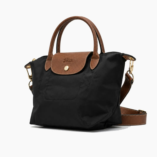 Le Pliage Neo: Noir avec des détails en cuir marron.