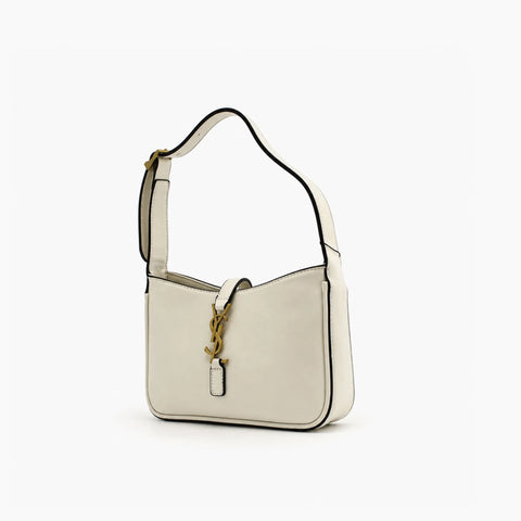Saint Laurent : Cuir blanc et fermoir doré