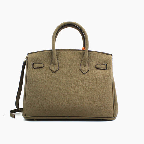 Birkin d'Hermès Cuir taupe et accessoires orange.