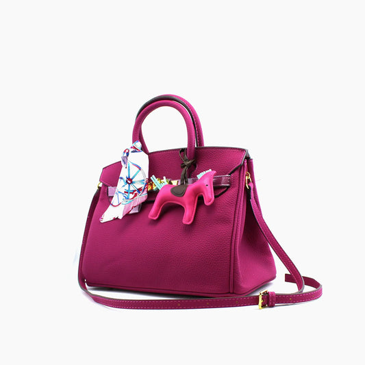 Birkin d'Hermès Cuir rose fuchsia et accessoires rose et blanc.